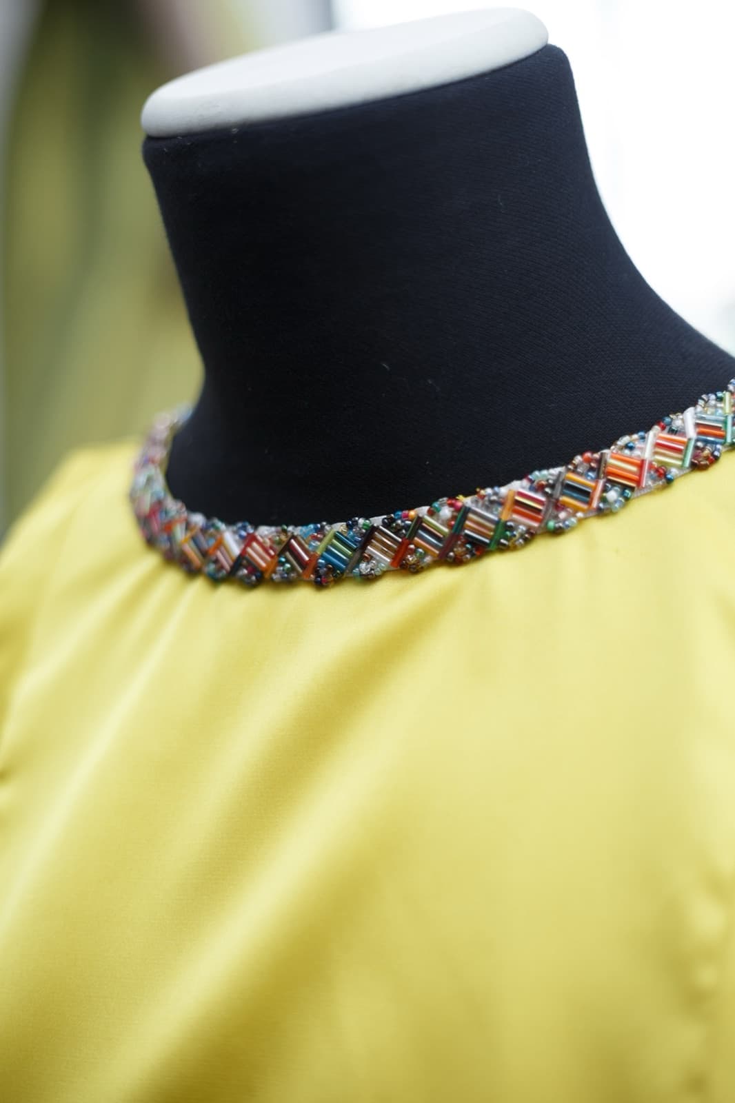 Croptop amarillo con cinta multicolor - tienda online