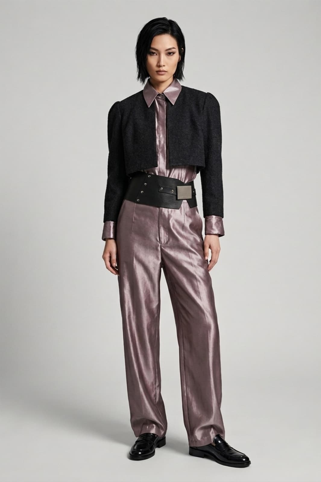 Jumpsuit de tafetán lila con cropped de lana superpuesto