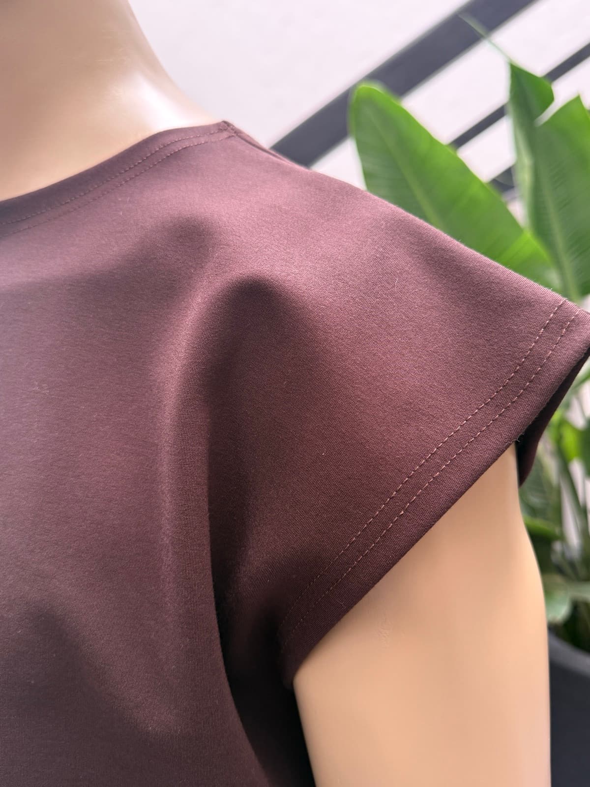 Remera Punto Roma Marrón - Atelier Molina · Alta Costura & Sastrería de Autor · Buenos Aires