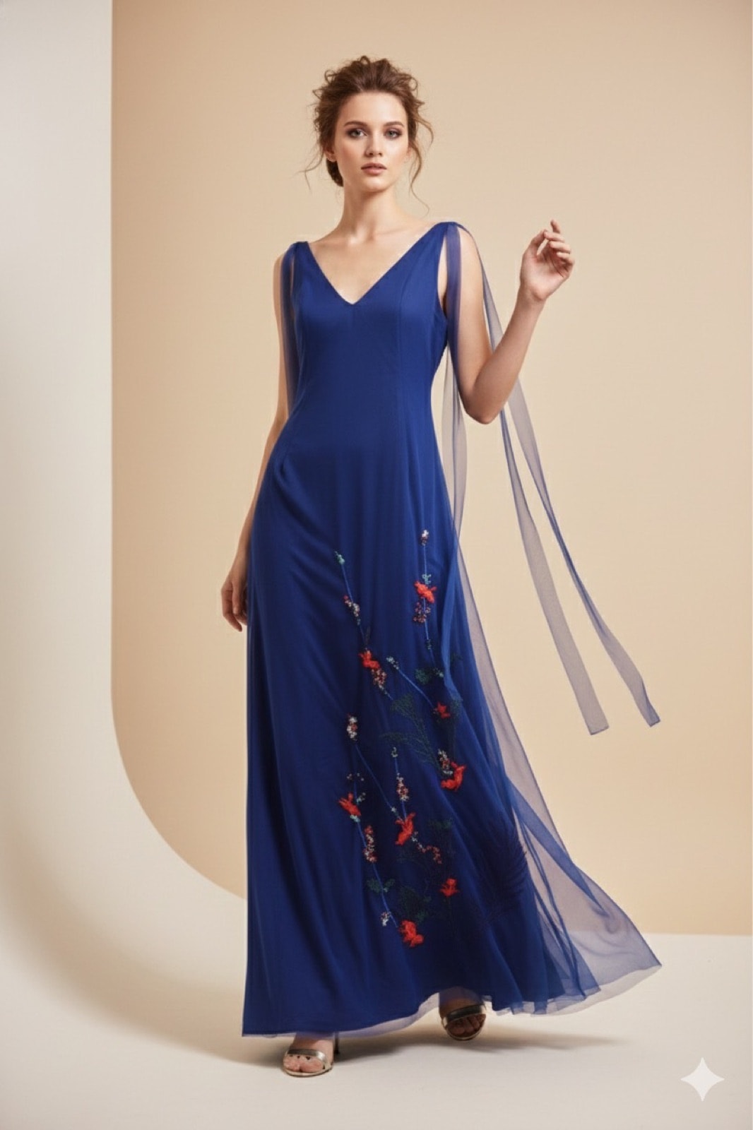 Nigh Blue Garden Dress con bordado floral en la falda, vista frontal sobre modelo caminando en fondo beige.