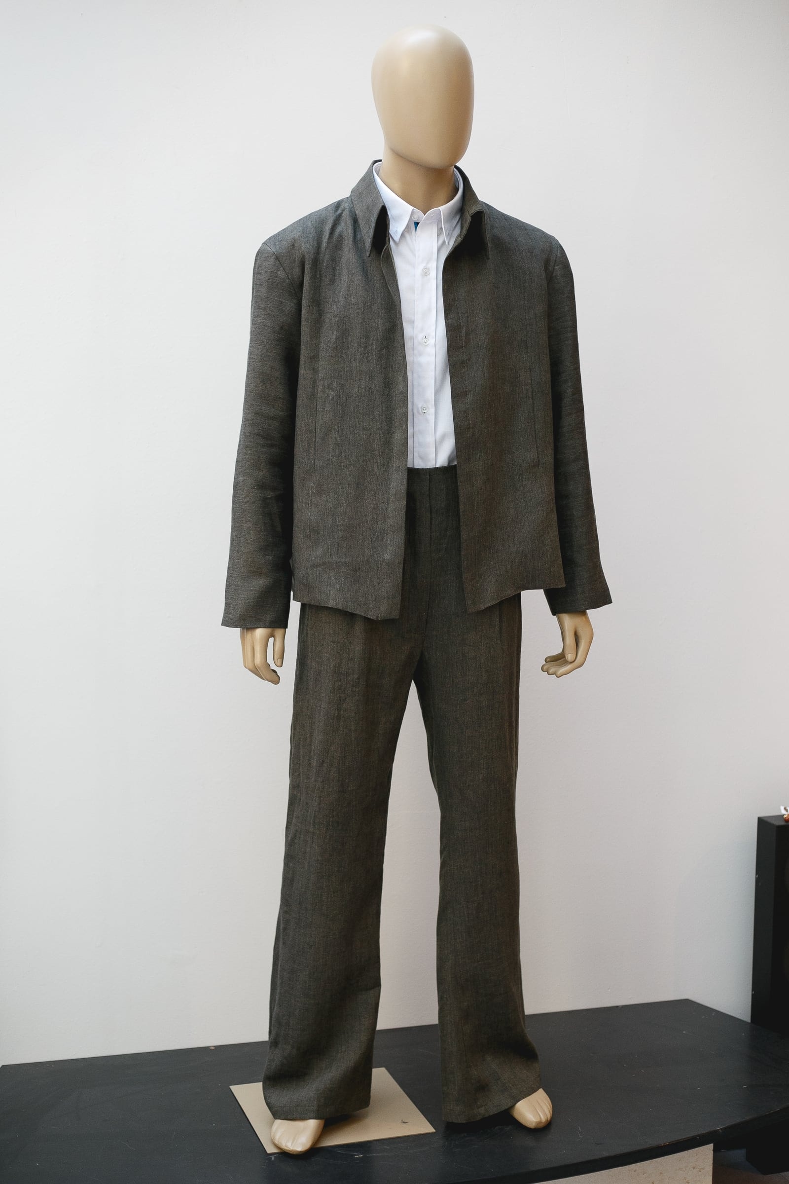 Pantalón Sastrero de Lino Italiano Verde Seco con la chaqueta a juego