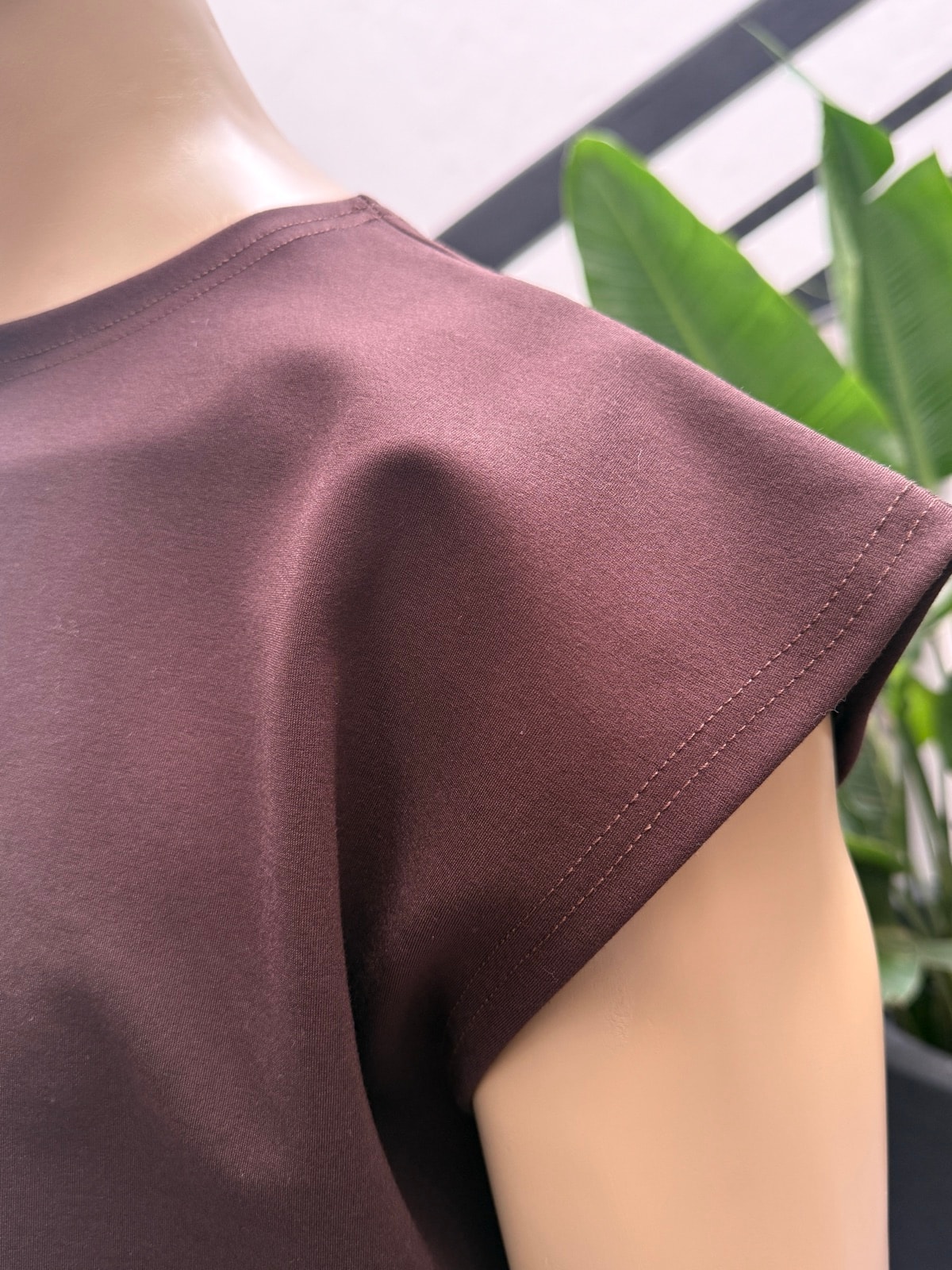 Remera Punto Roma Marrón - Atelier Molina · Alta Costura & Sastrería de Autor · Buenos Aires
