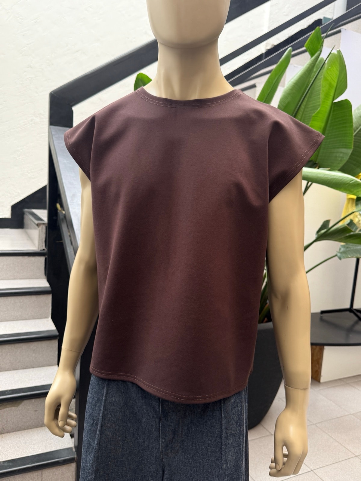 Remera Punto Roma Marrón - tienda online