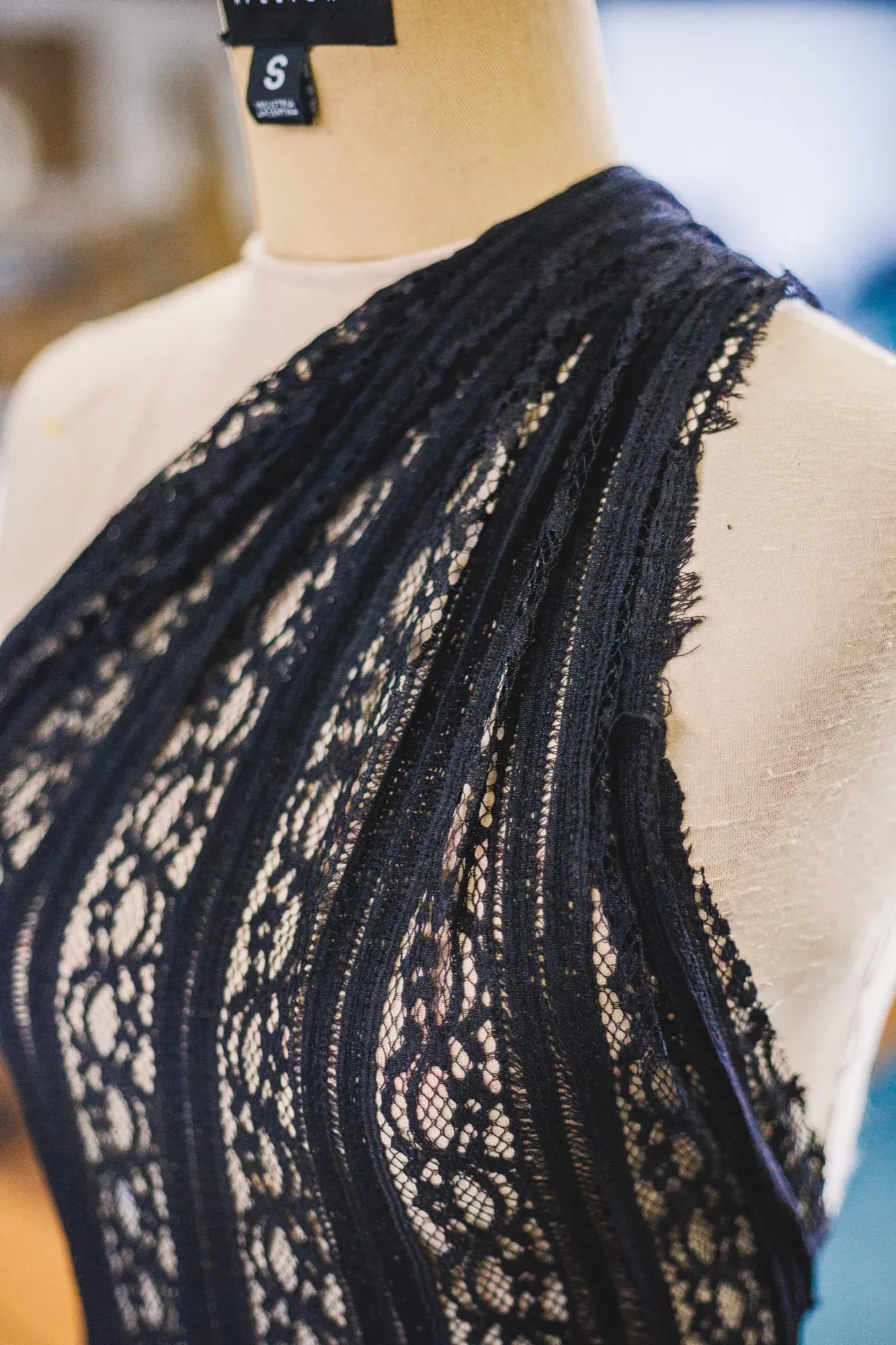 Vestido corto de encaje español 4