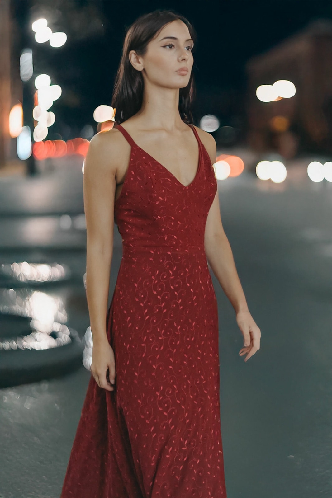 Vestido de gasa bordada con arabescos en internet