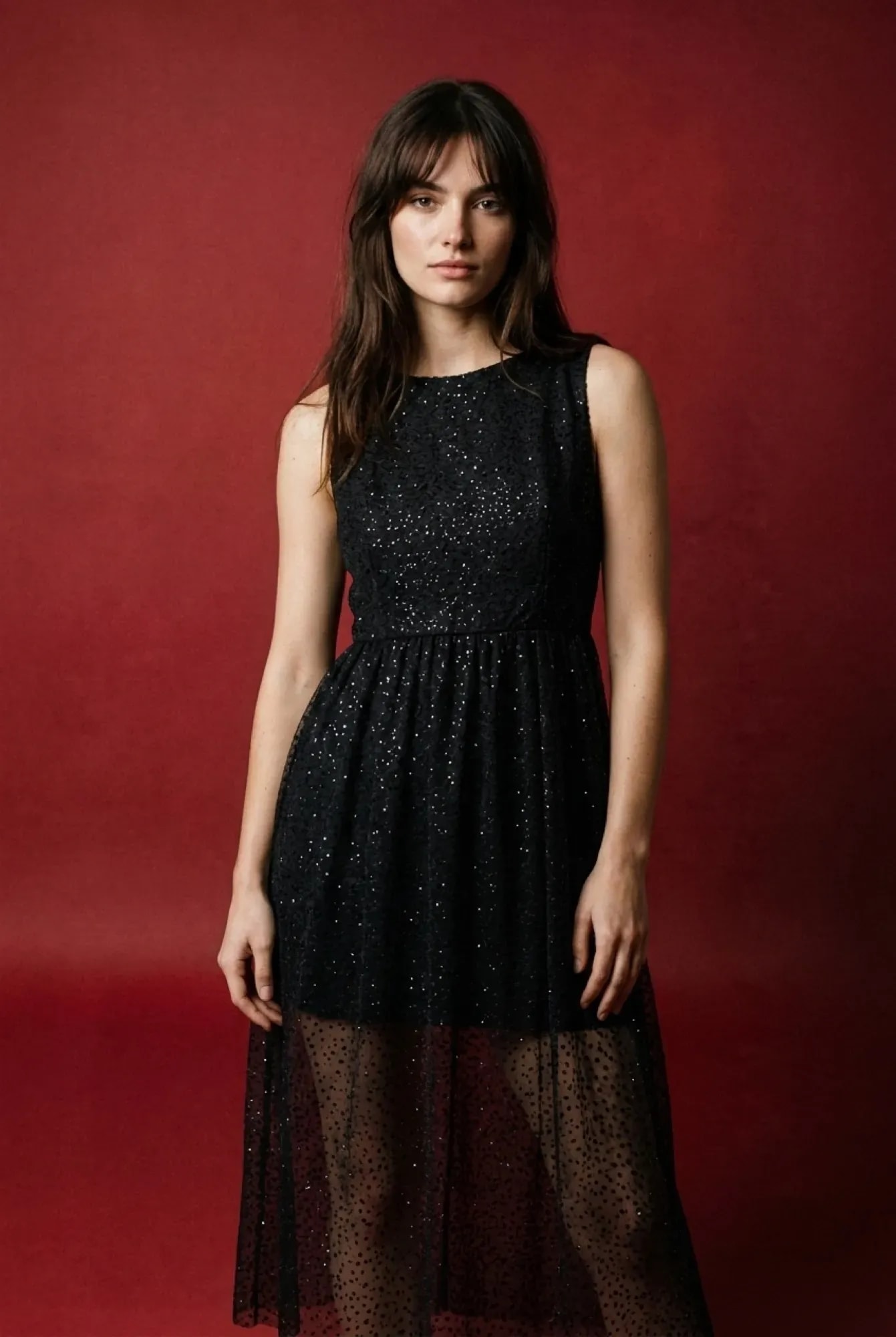 Vestido corto negro con brillo