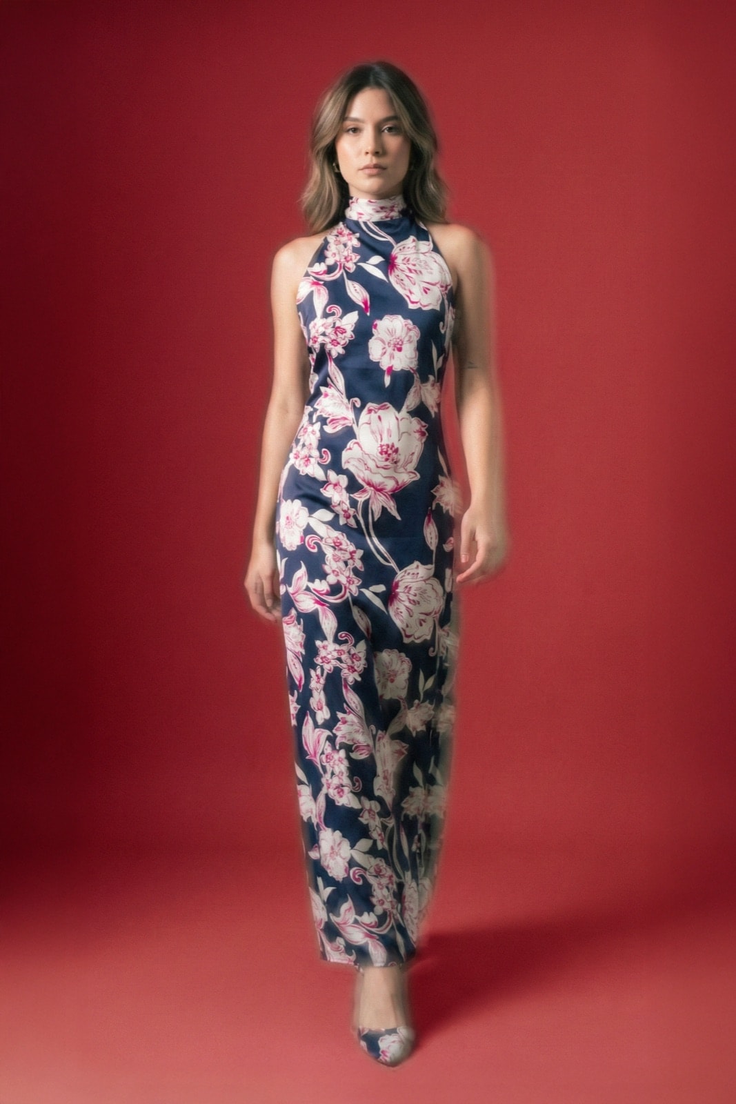 Vestido halter de satén estampado en internet