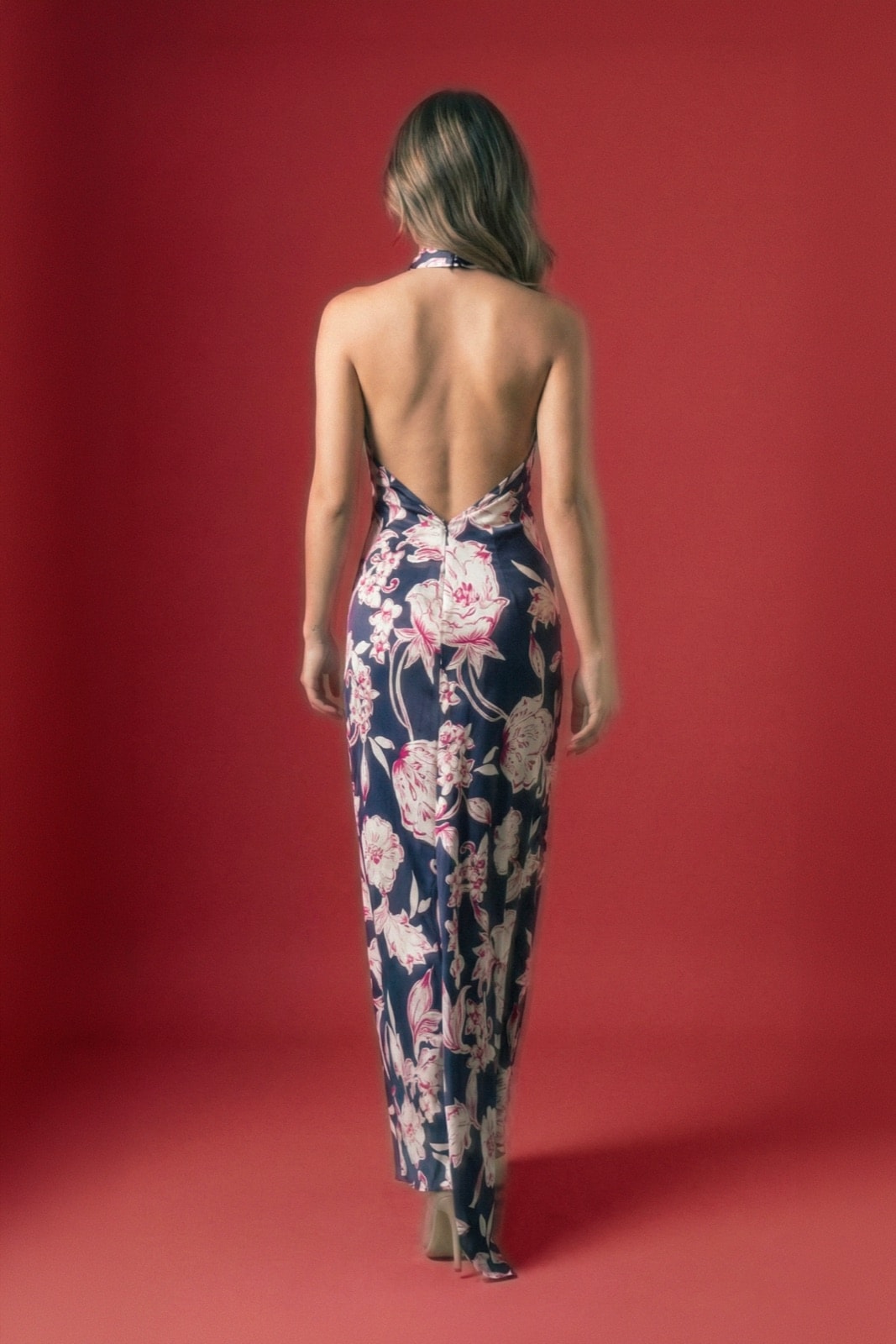Vestido halter de satén estampado - Atelier Molina · Alta Costura & Sastrería de Autor · Buenos Aires