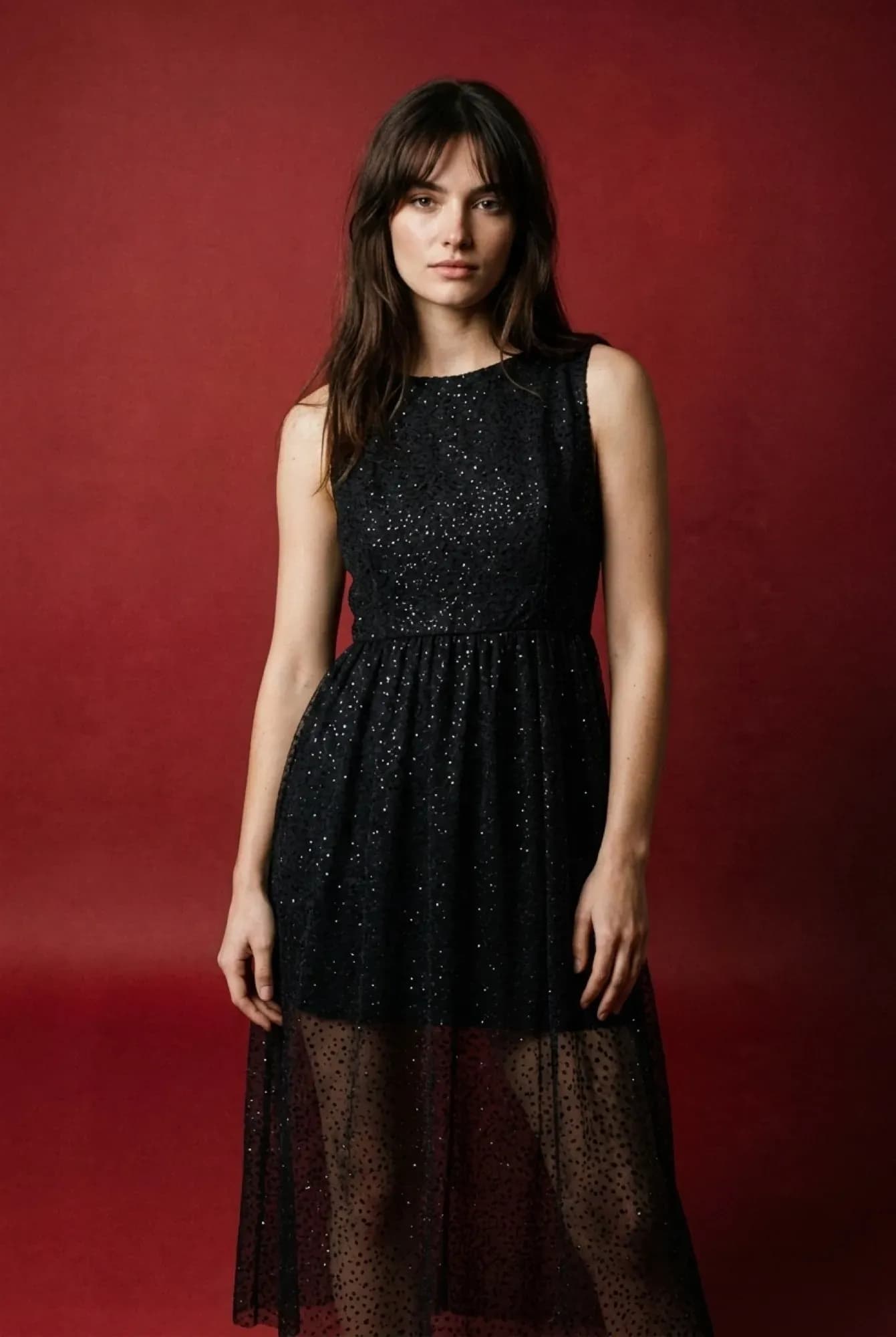 Vestido corto negro con brillo