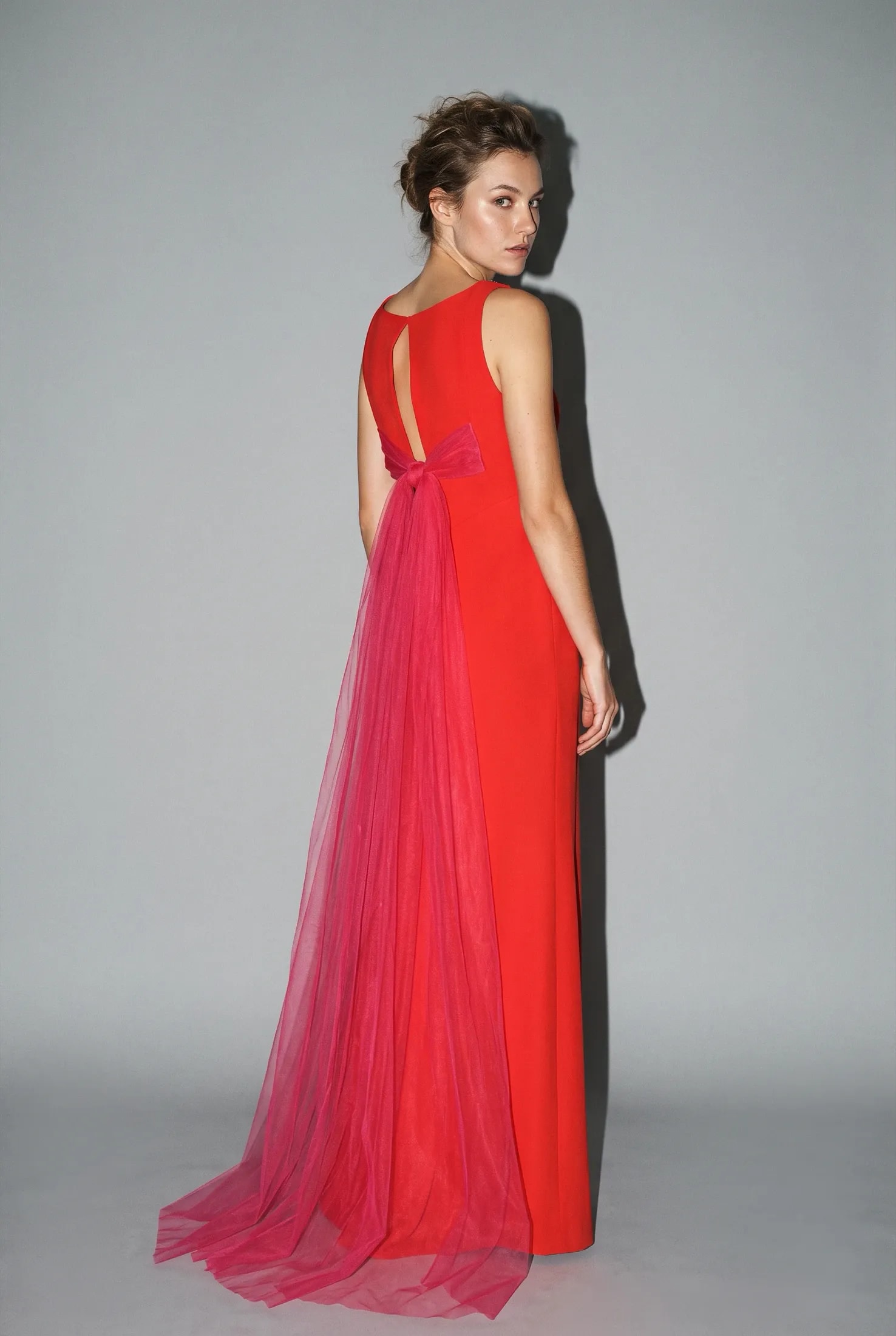 Vestido rojo con lazo fucsia