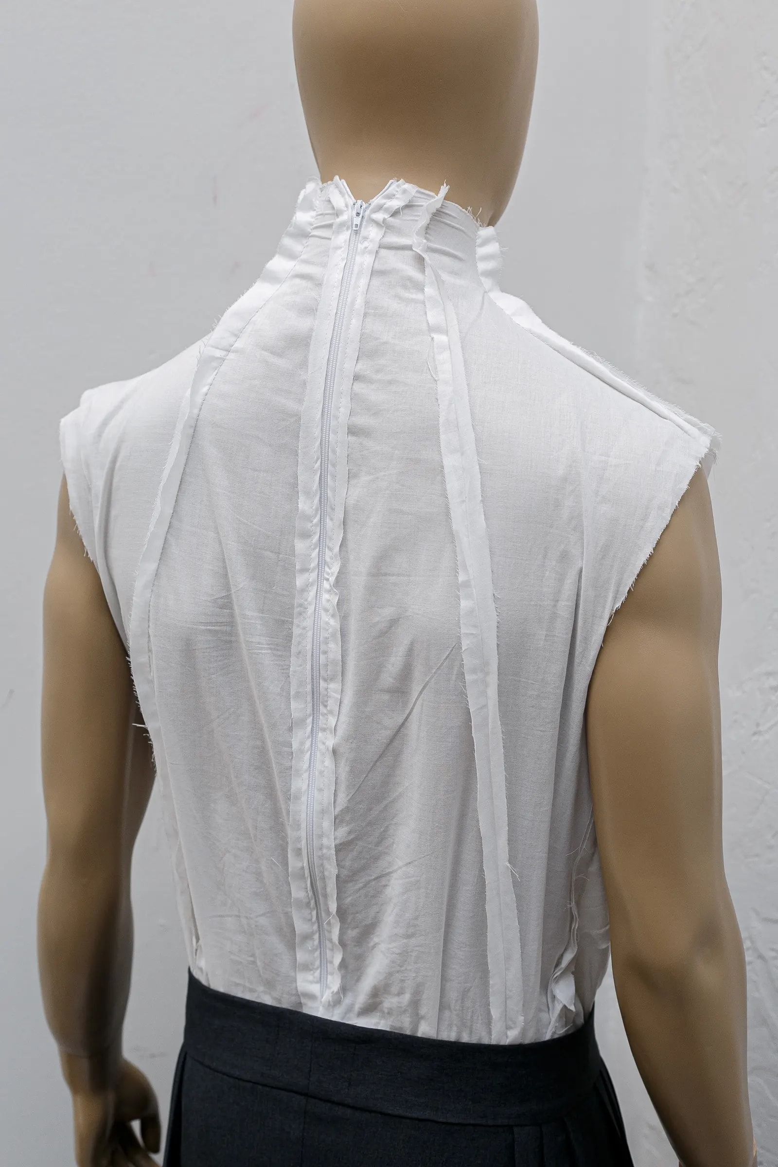 Pliegues de espalda de la Camisa Radial