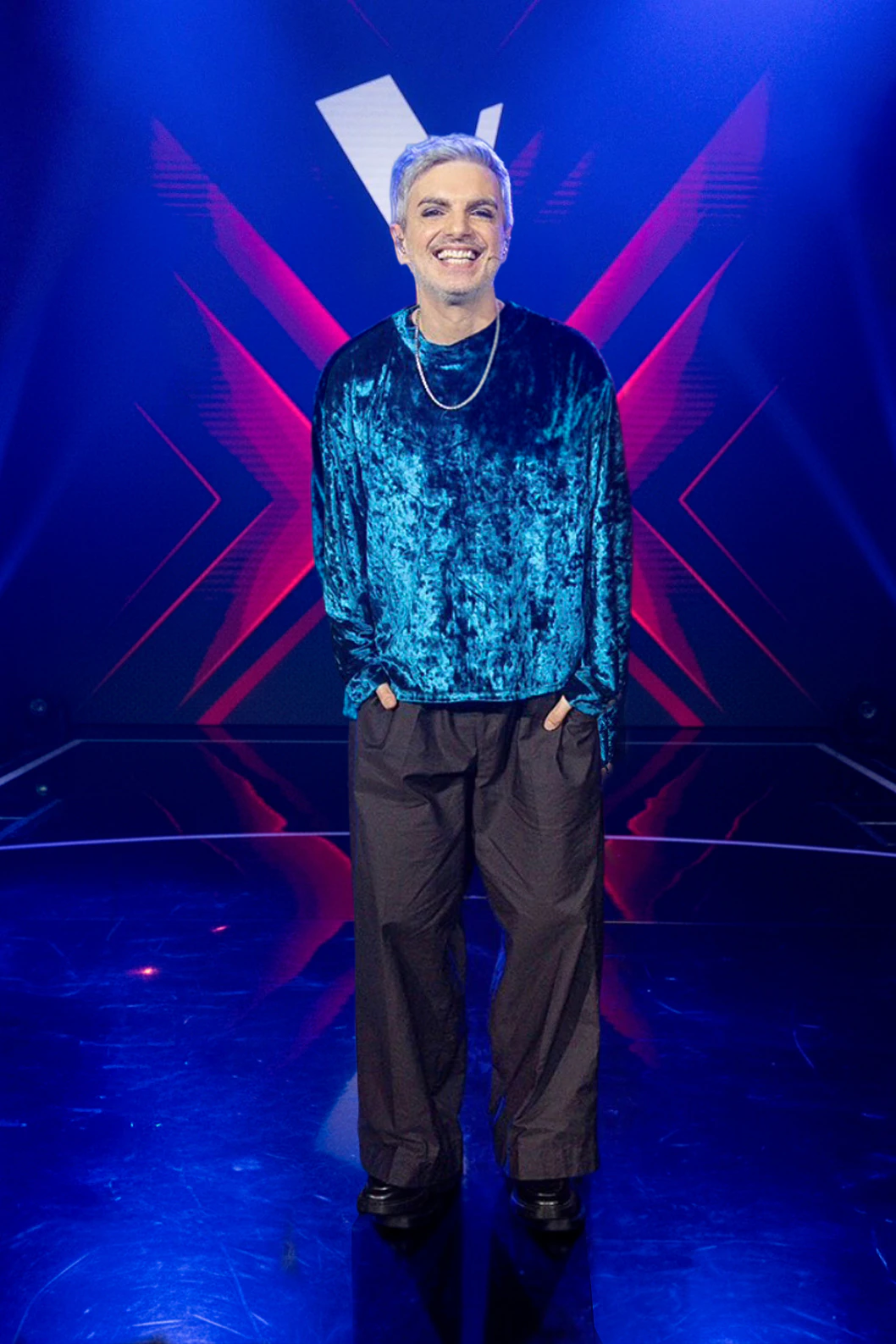 Ale Sergi in a teal velvet high-neck top and wide trousers by Atelier Molina on La Voz Argentina